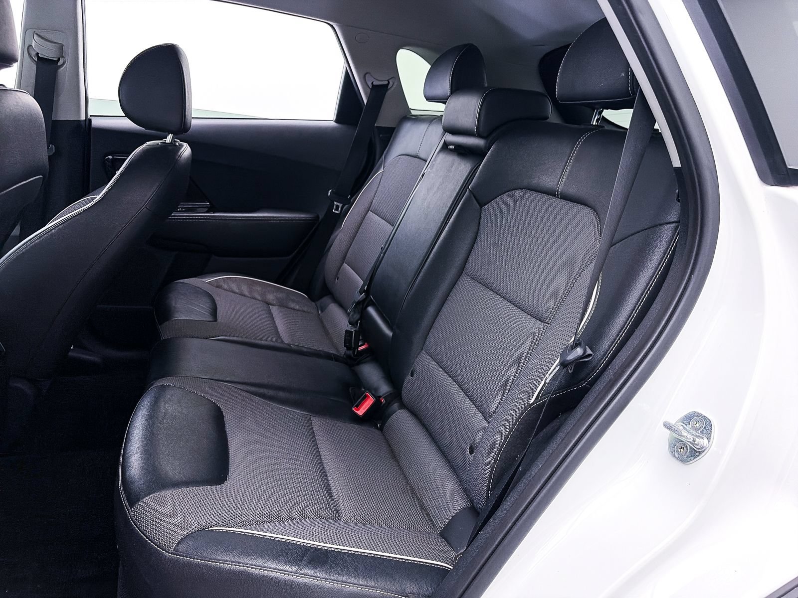 Certified 2022 Kia Niro EX FWD image 36