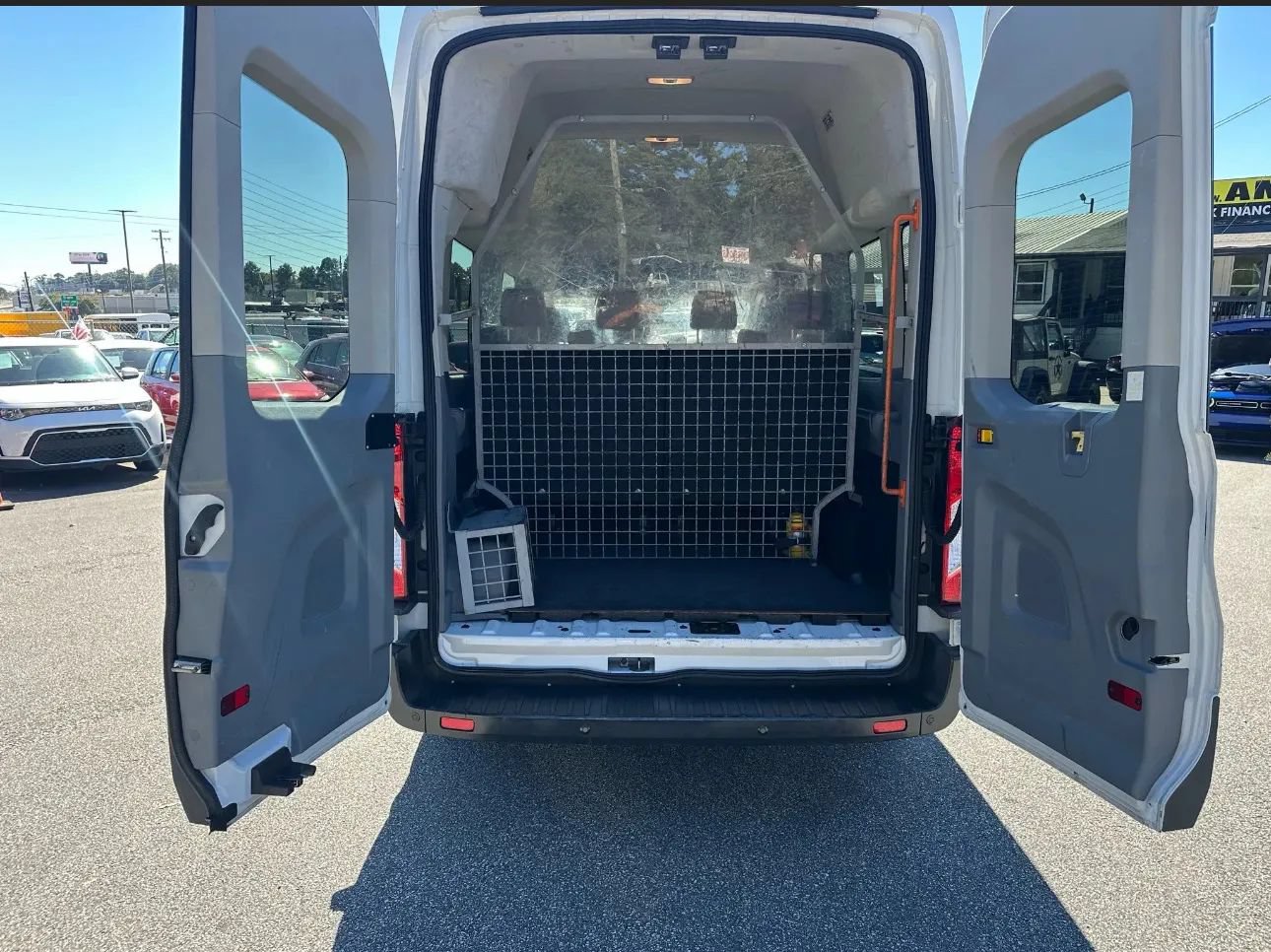 Used 2018 Ford Transit 350 XLT RWD image 4