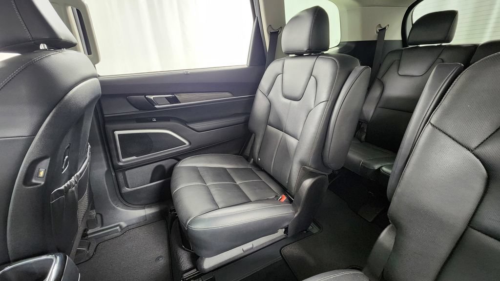 Used 2022 Kia Telluride EX w/ EX Premium Package AWD/4WD image 14
