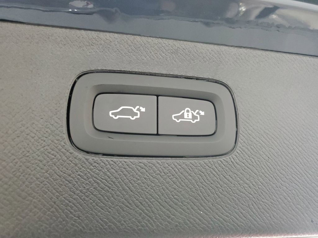 Certified 2026 Volvo XC90 B6 Plus w/ Protection Package Premier image 10