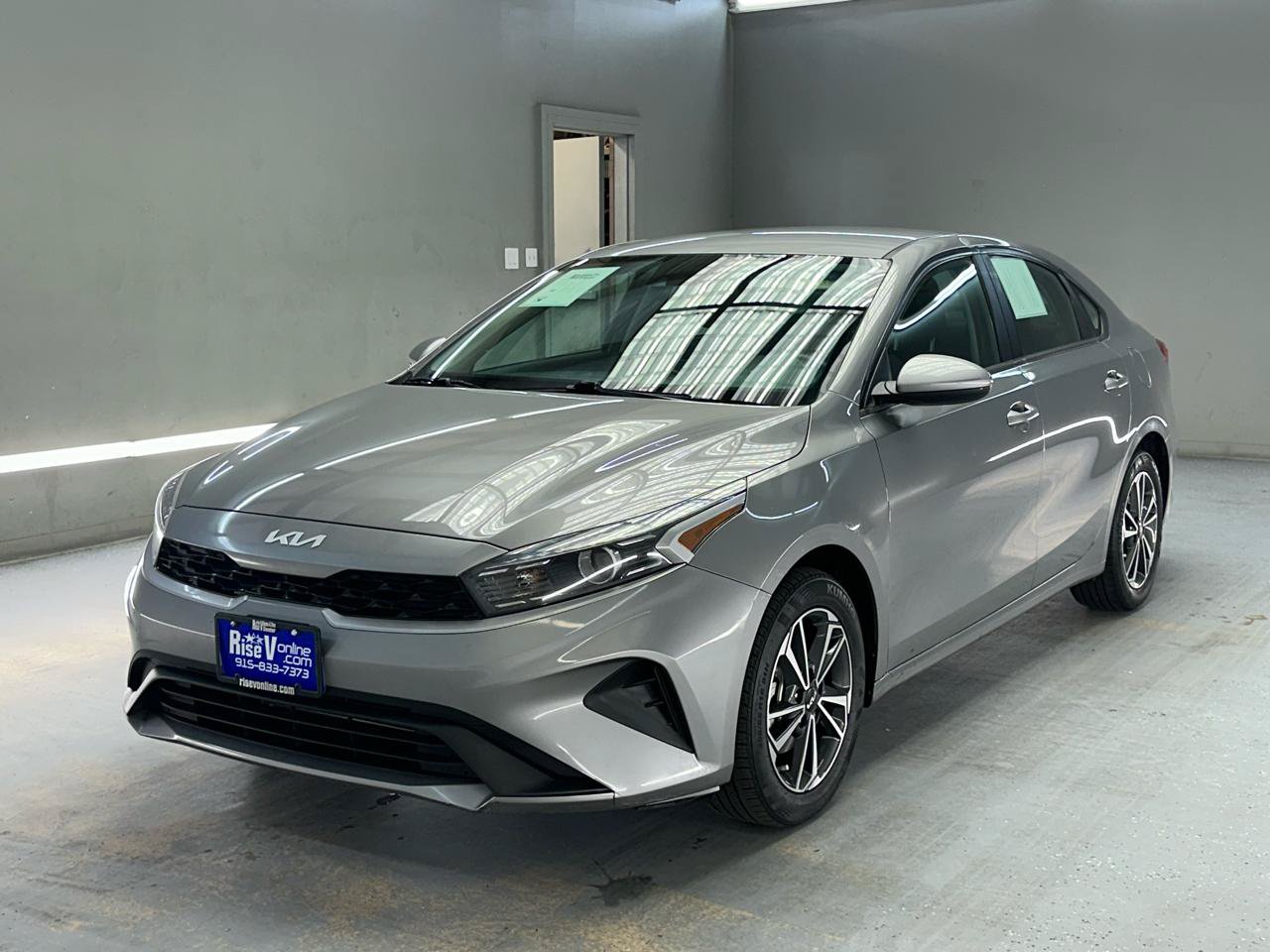 Used 2022 Kia Forte LXS FWD image 3