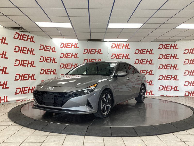 Used 2023 Hyundai Elantra SEL w/ Convenience Package FWD image 3