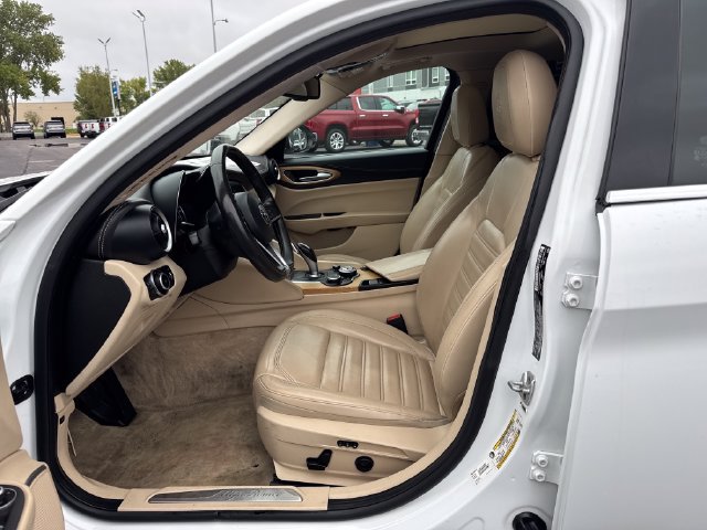 Used 2017 Alfa Romeo Giulia Ti w/ TI Lusso Light Wood Package AWD/4WD image 9