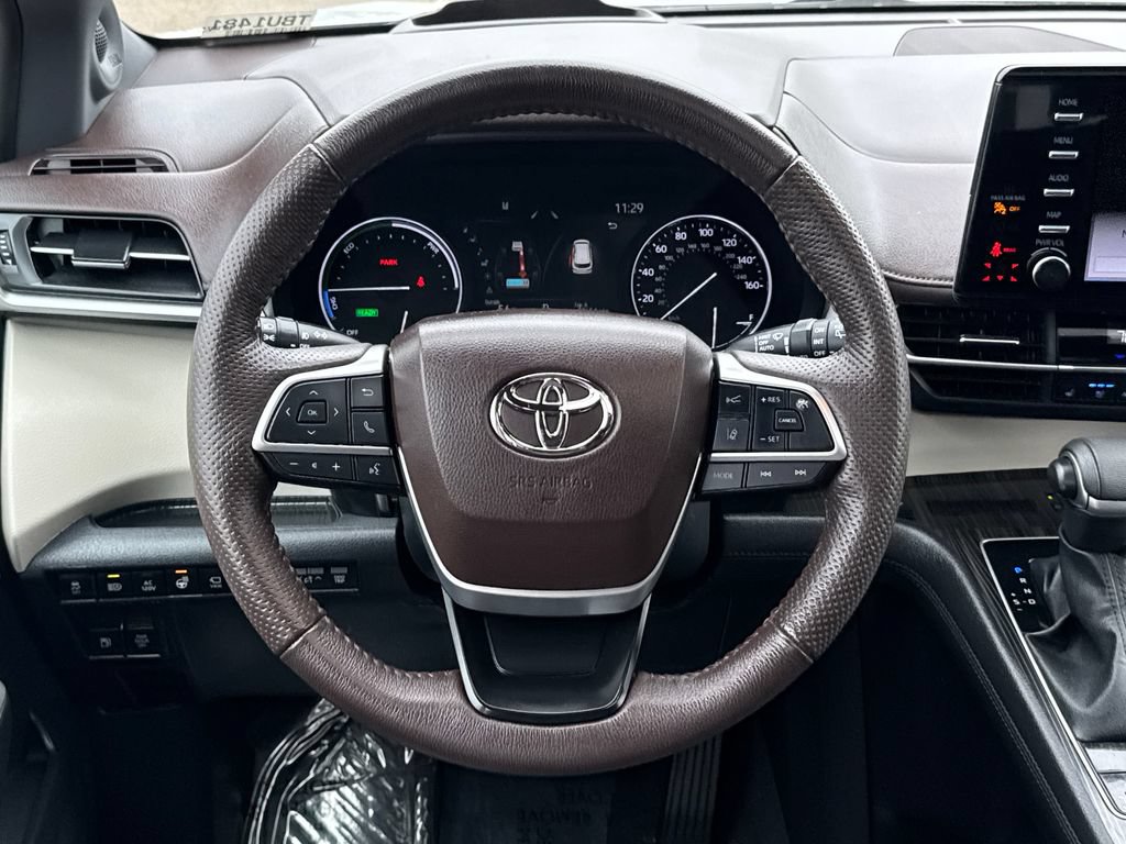Used 2023 Toyota Sienna Platinum AWD/4WD image 21