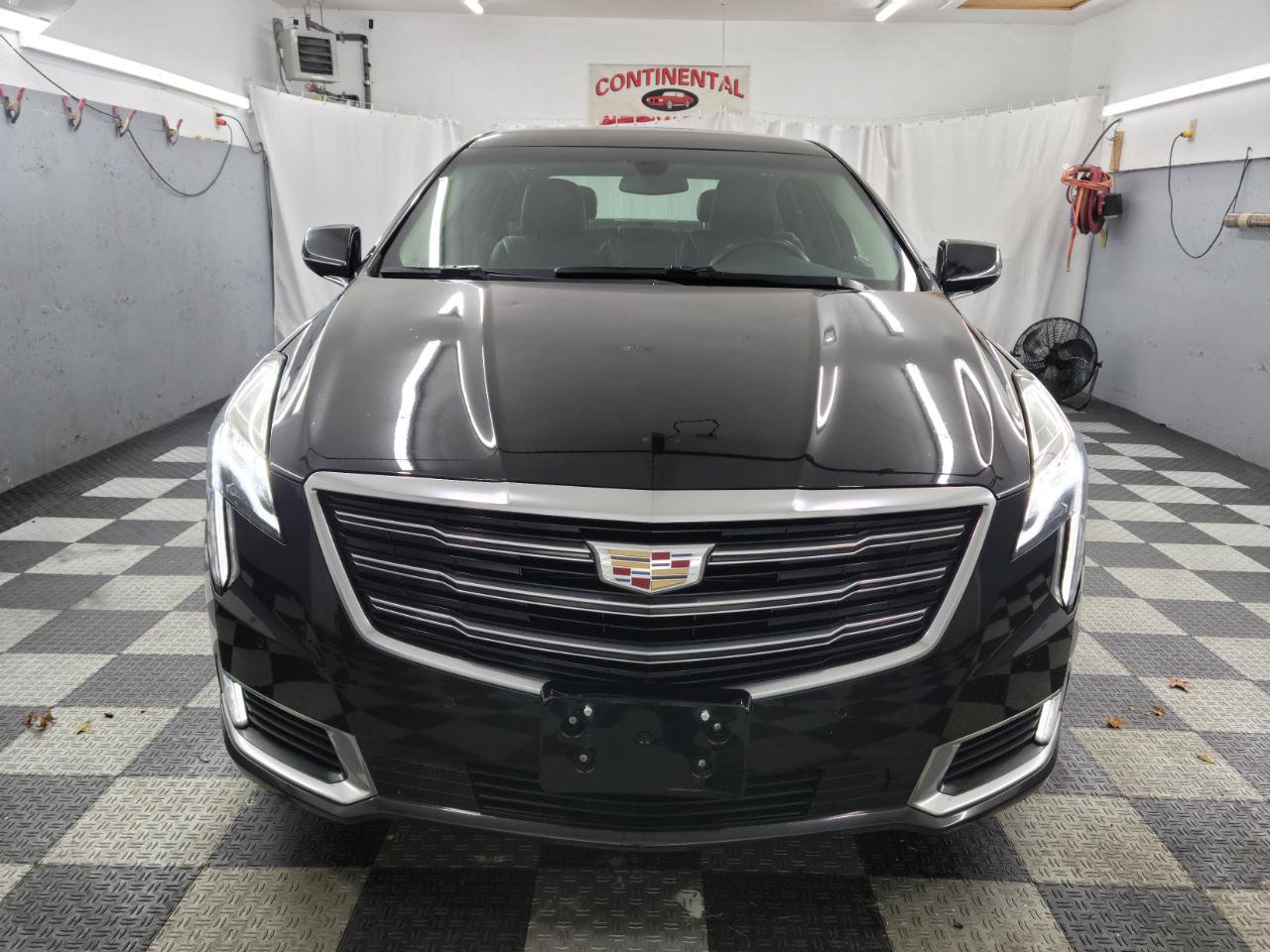 Used 2018 Cadillac XTS Luxury FWD image 2