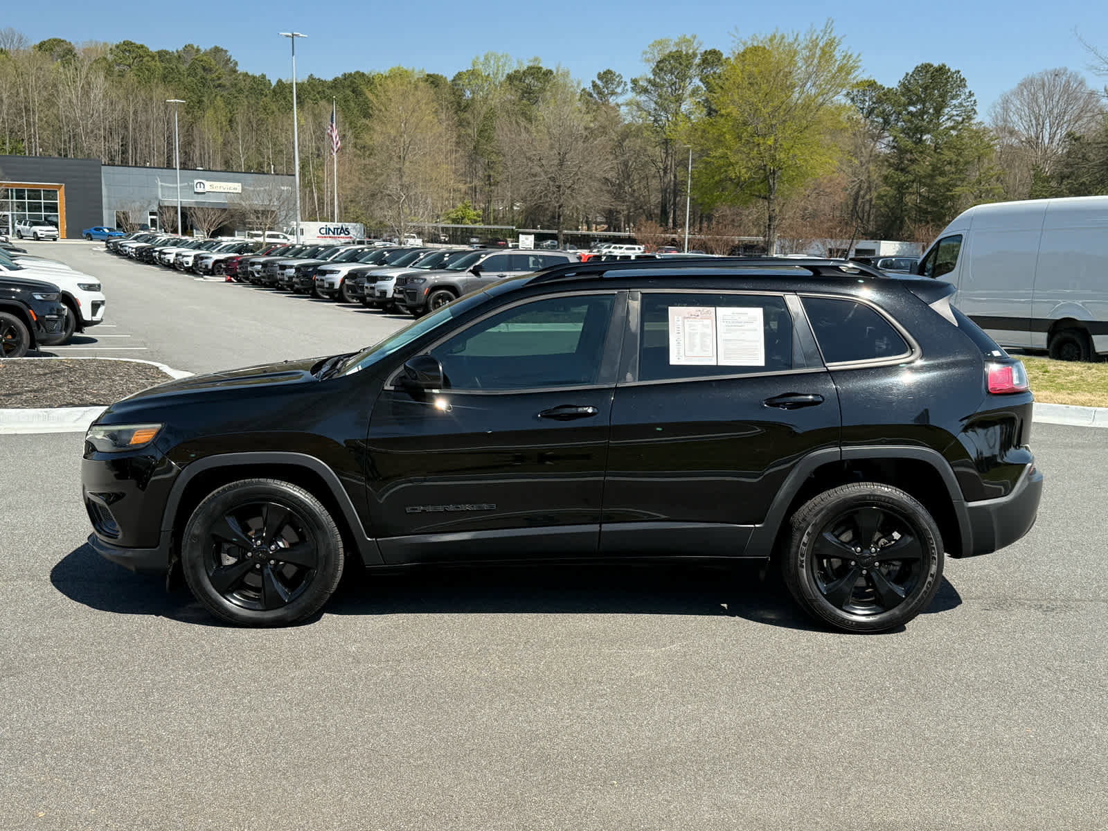 Used 2020 Jeep Cherokee Latitude Plus image 2