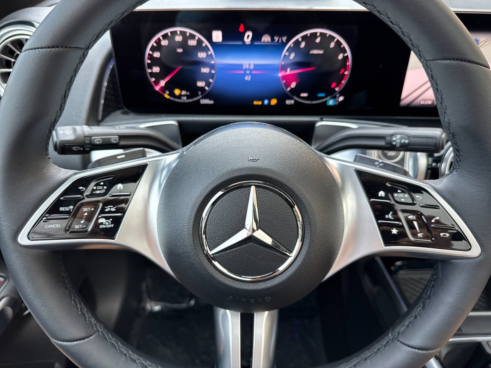 Certified 2024 Mercedes-Benz GLB 250 4MATIC image 23