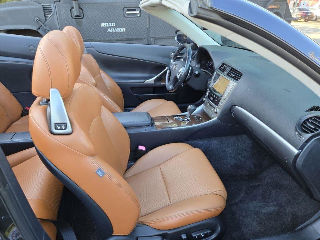 Used 2011 Lexus IS 250C w/ Luxury Pkg RWD image 21