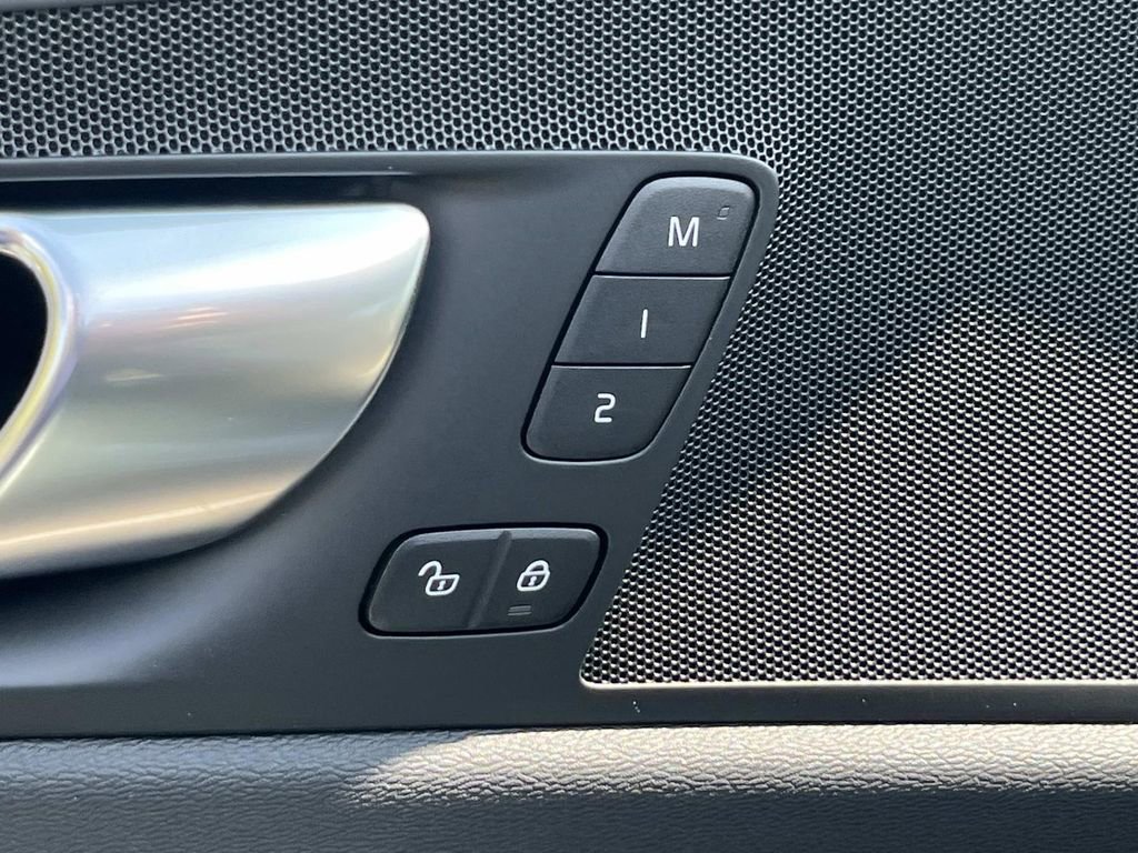 New 2026 Volvo XC60 B5 Plus w/ Protection Package Premier image 24