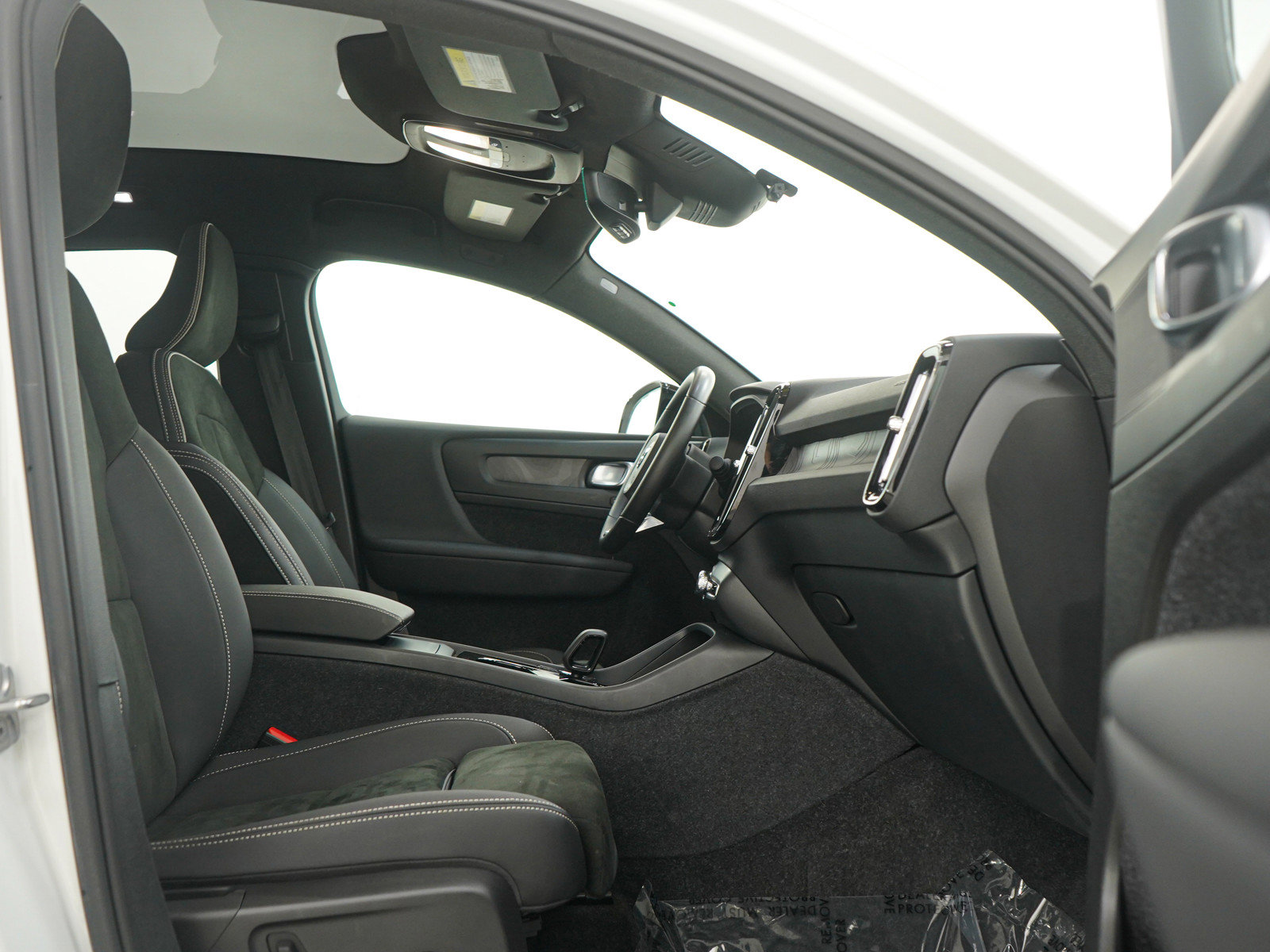 Used 2023 Volvo C40 P8 Recharge Plus image 11