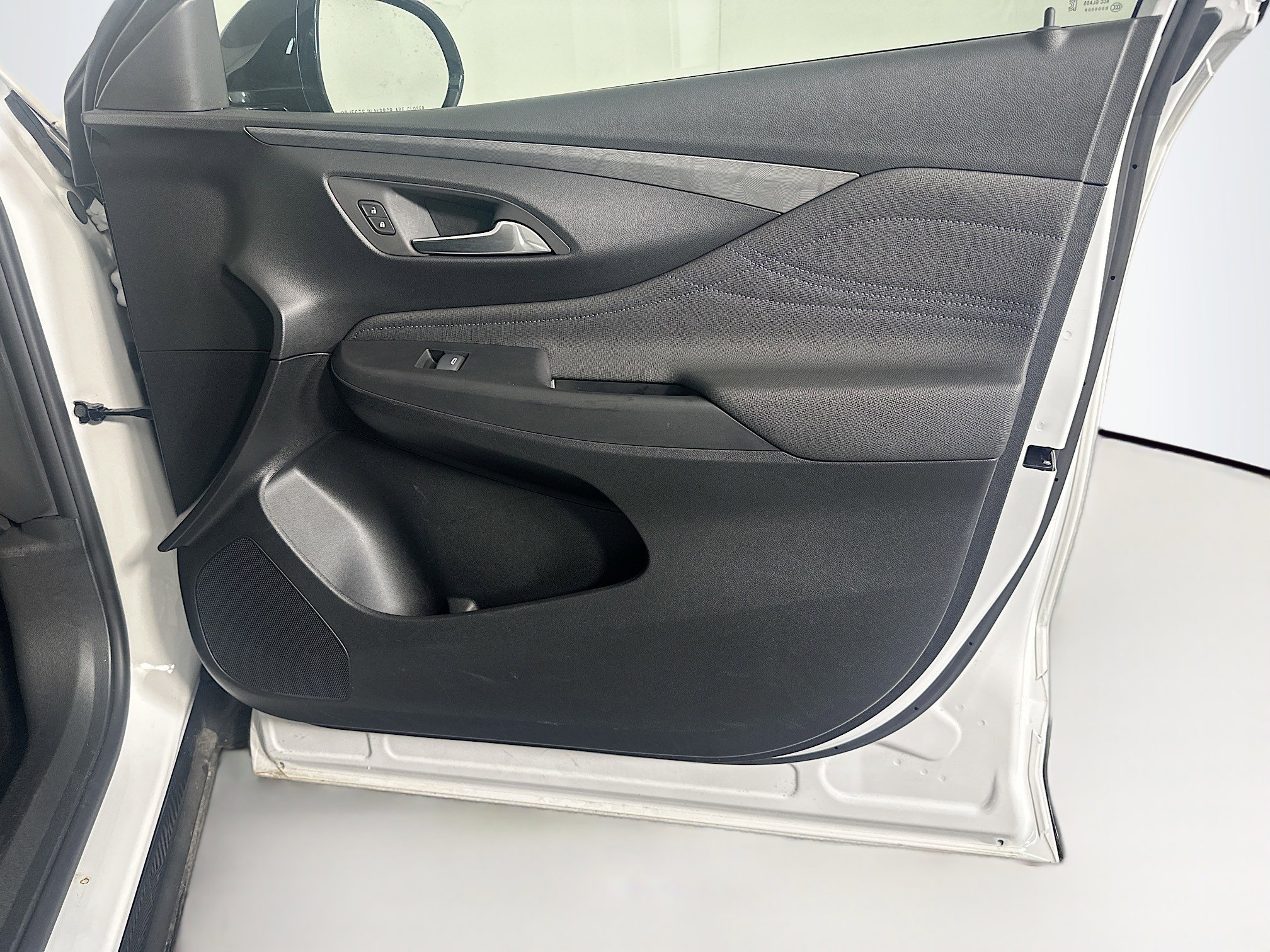 Used 2025 Buick Envista Sport Touring image 31