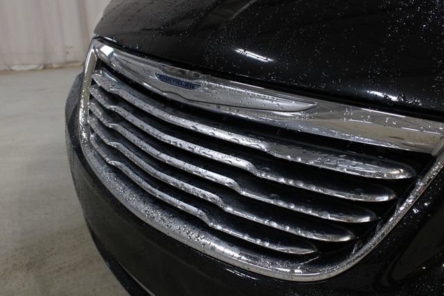 Used 2014 Chrysler Town & Country Touring-L w/ Driver Convenience Group image 28