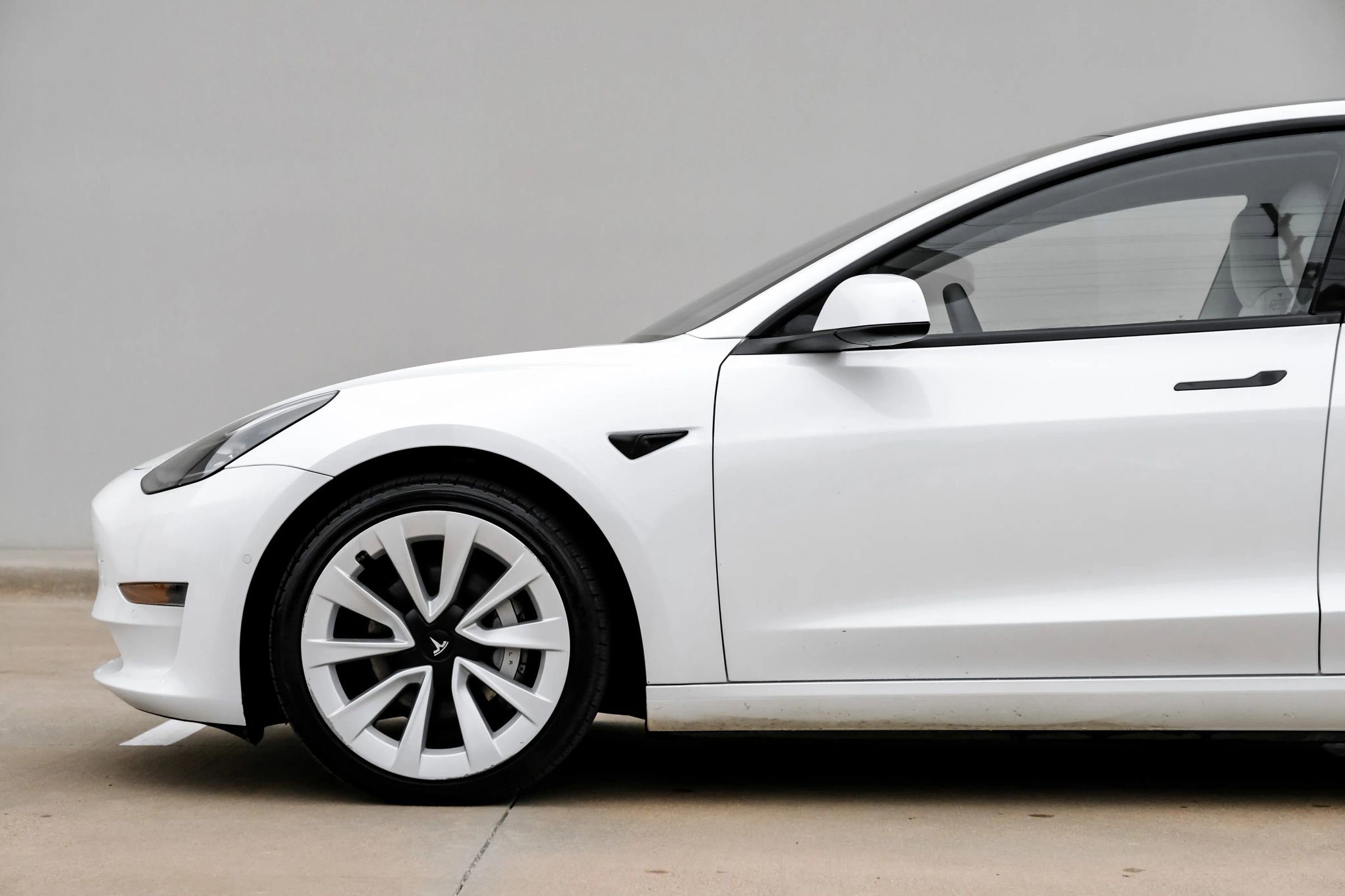 Used 2021 Tesla Model 3 Standard Range Plus RWD image 9