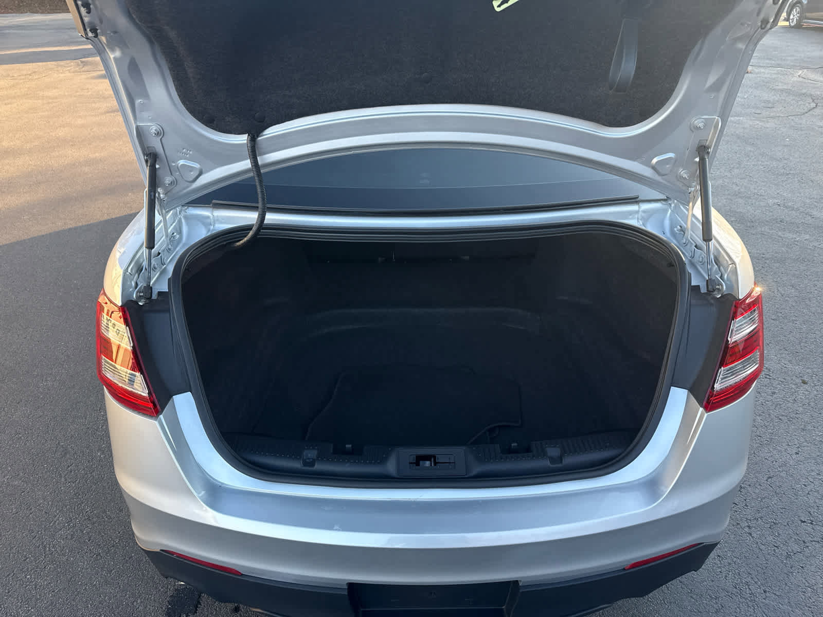 Used 2017 Ford Taurus SE image 15