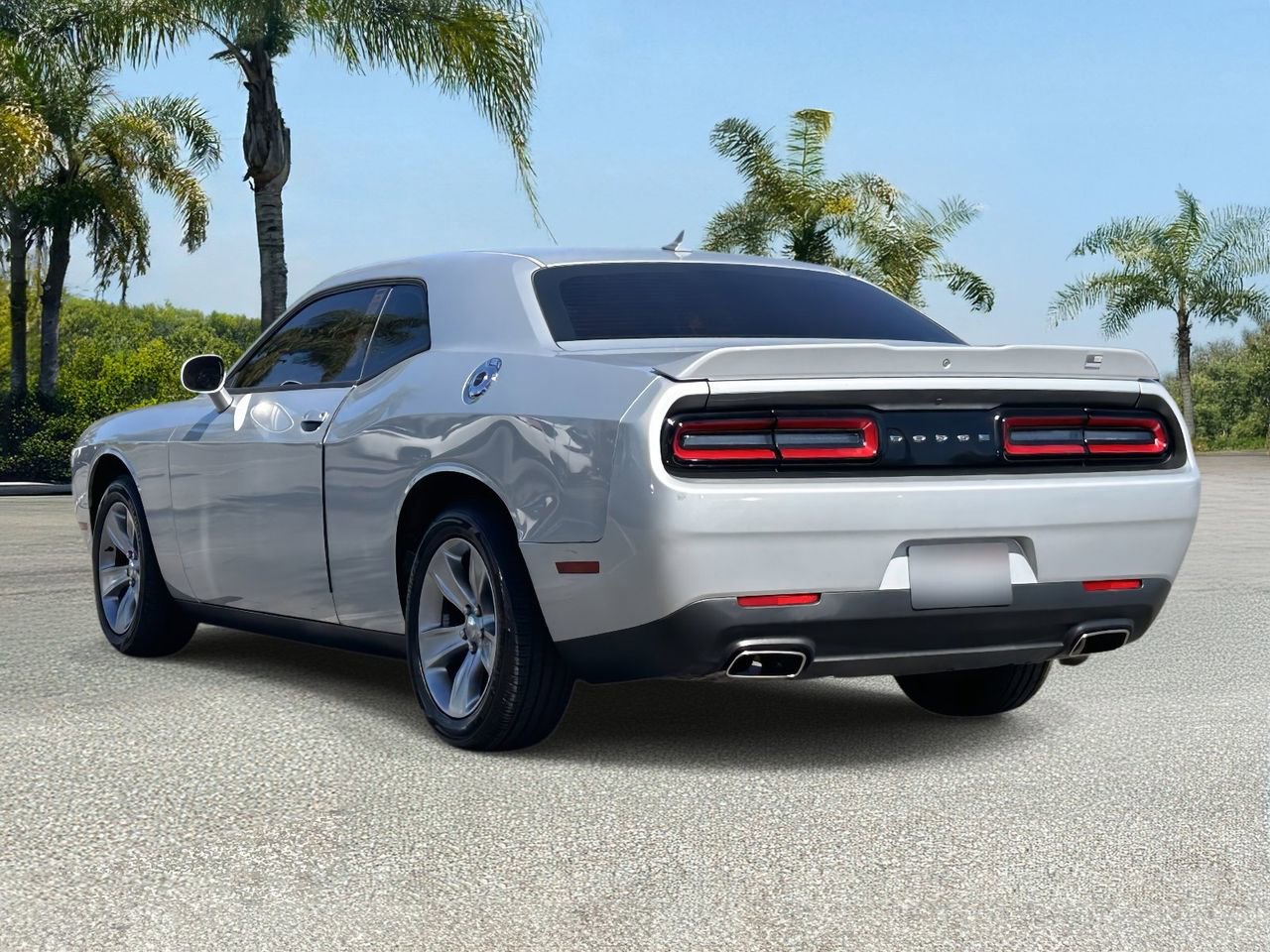 Used 2019 Dodge Challenger SXT image 3