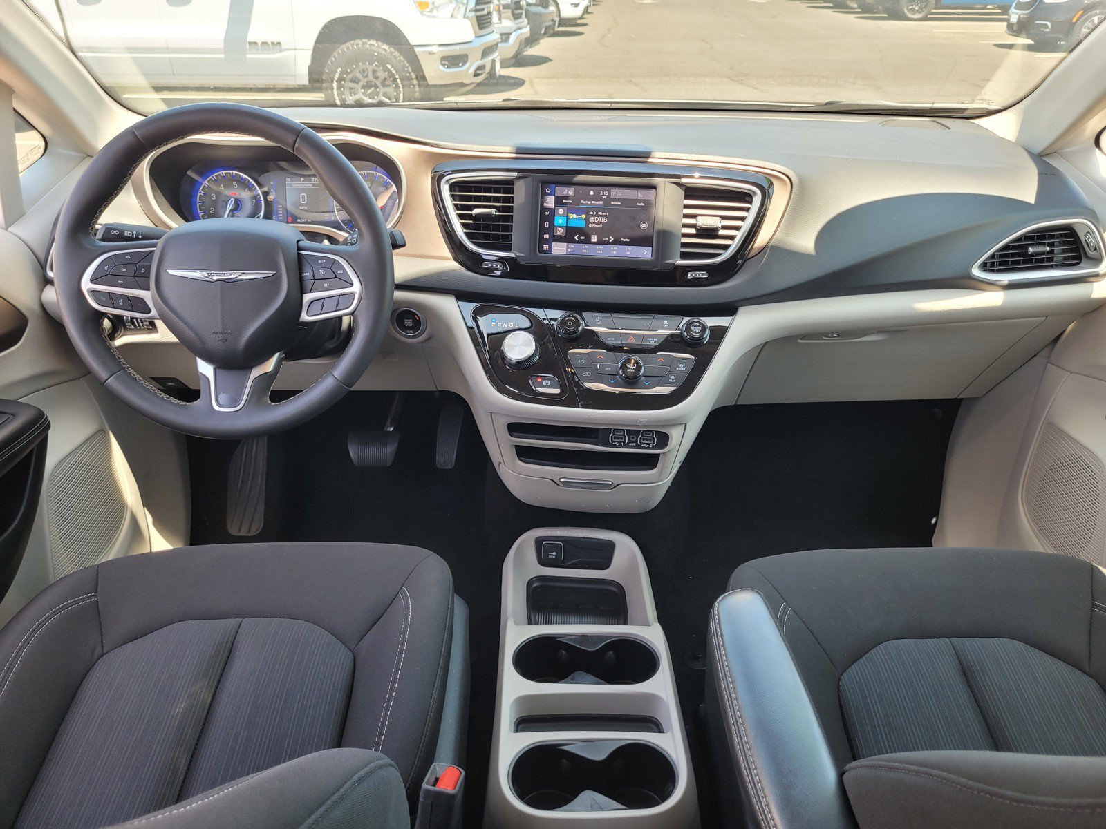 Used 2023 Chrysler Voyager LX FWD image 16