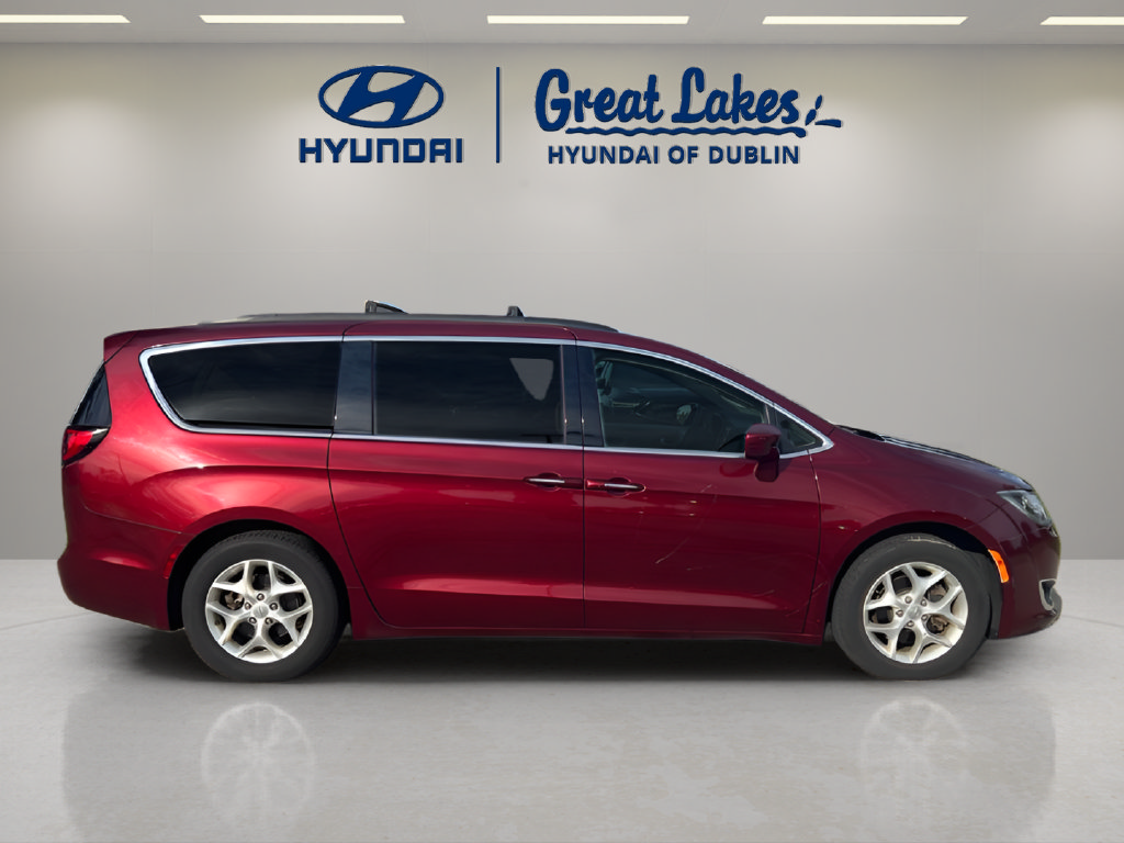 Used 2018 Chrysler Pacifica Touring Plus w/ Tire & Wheel Group FWD image 6