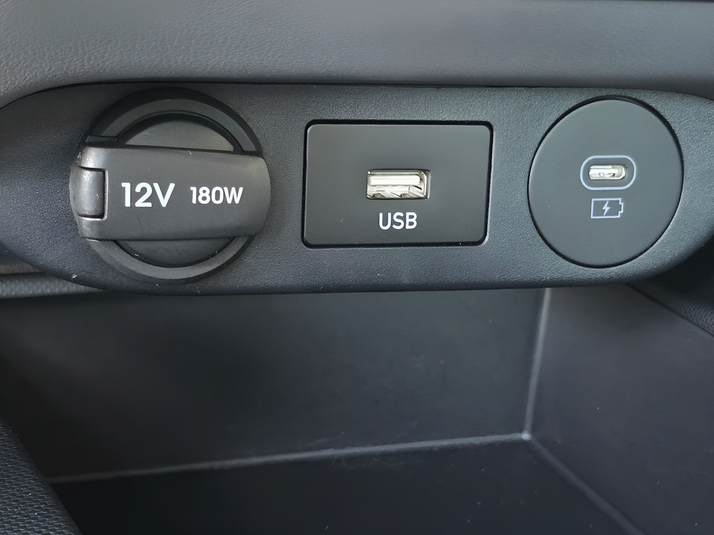 Used 2026 Hyundai Elantra Hybrid FWD image 28