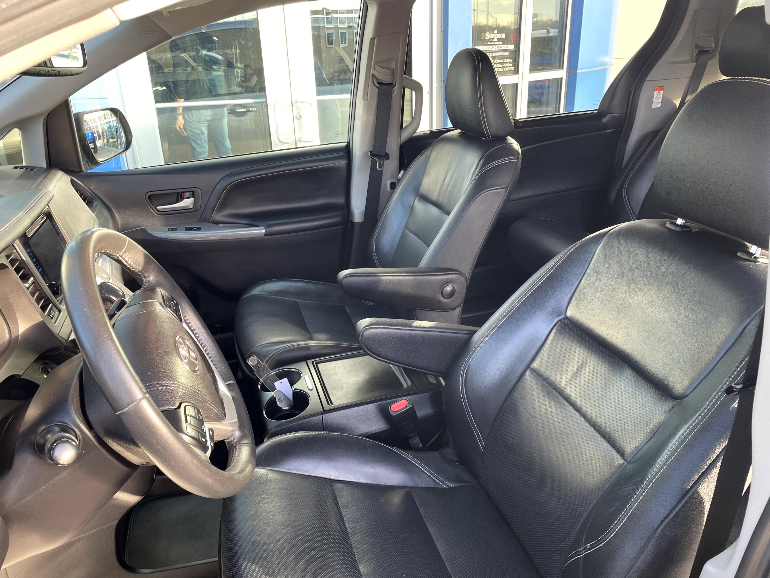 Used 2017 Toyota Sienna SE image 12