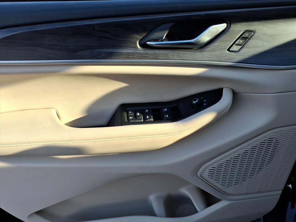 Certified 2024 Jeep Grand Cherokee L Limited w/ Luxury Tech Group II image 6