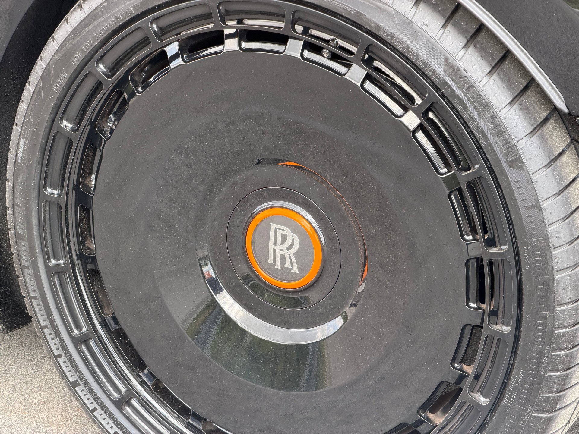 Used 2024 Rolls-Royce Spectre w/ Spectre Launch Package AWD/4WD image 19