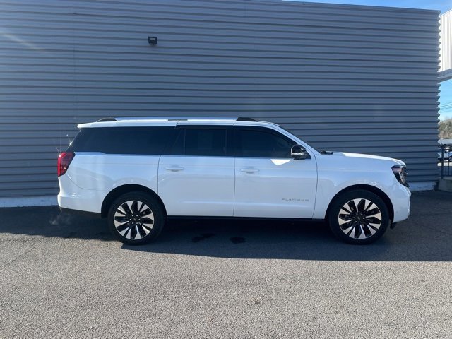 Used 2025 Ford Expedition Max Platinum w/ Driver's Package image 2
