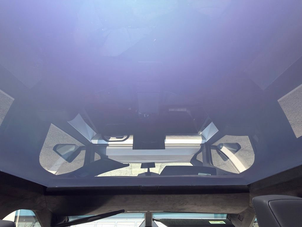 Used 2024 Tesla Cybertruck AWD Crew Cab image 28