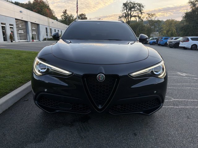 Used 2023 Alfa Romeo Stelvio Veloce AWD/4WD image 3