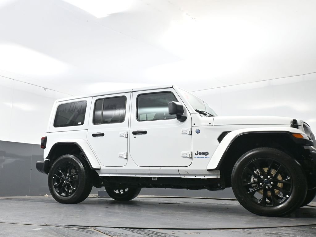 Used 2025 Jeep Wrangler Unlimited Sahara w/ Safety Group AWD/4WD image 51
