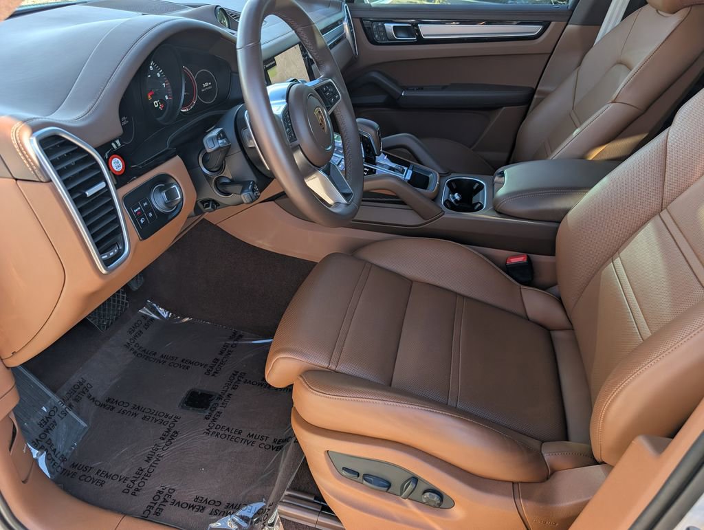 Used 2023 Porsche Cayenne Platinum Edition image 12