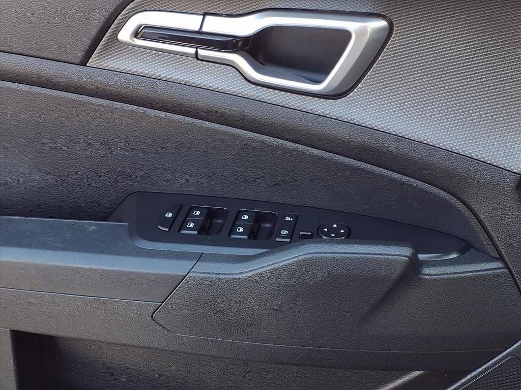 Used 2024 Kia Sportage LX image 19
