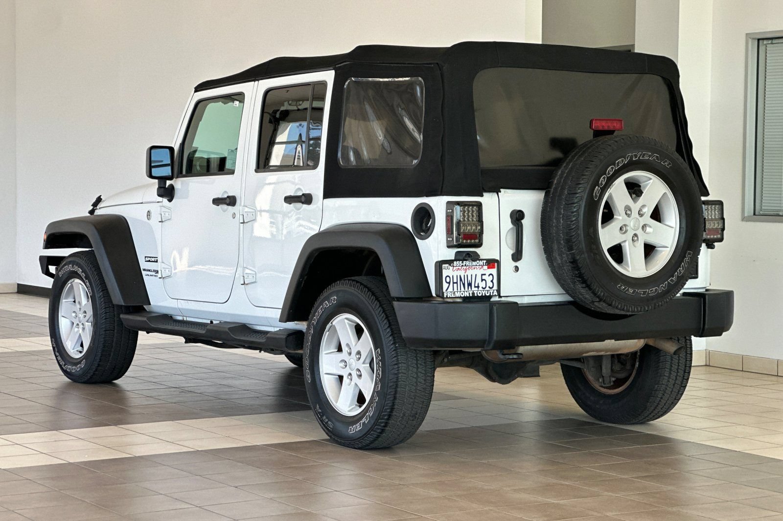 Used 2018 Jeep Wrangler Unlimited Sport S AWD/4WD image 6