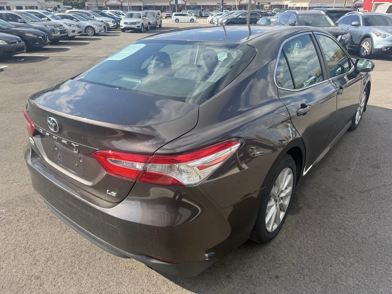 Used 2018 Toyota Camry LE image 7