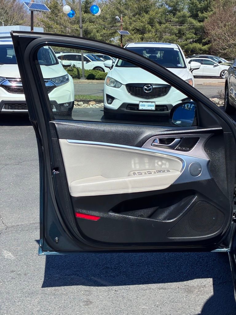 Used 2023 Genesis G70 3.3T w/ Sport Advanced Package image 45