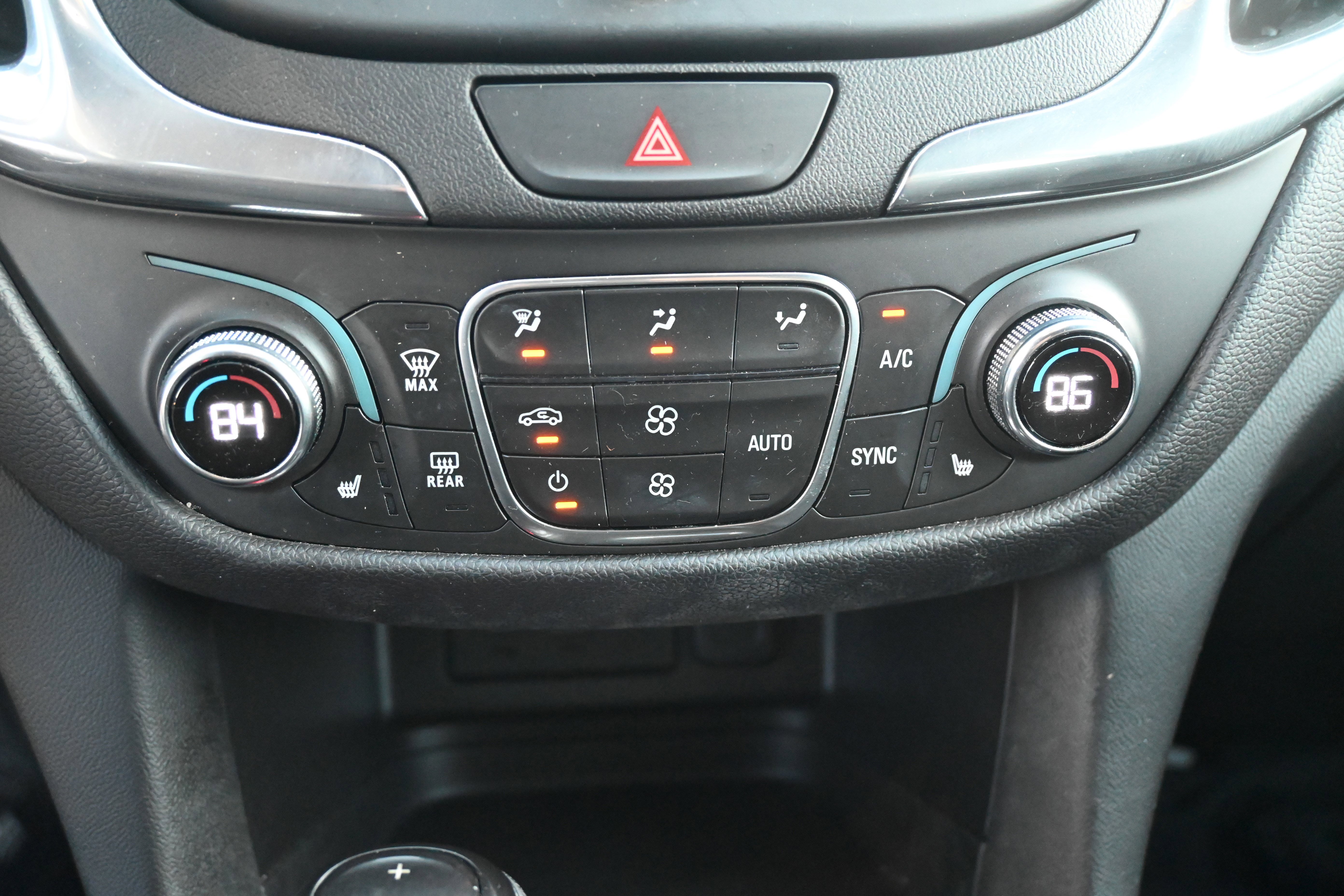 Used 2020 Chevrolet Equinox LT image 29