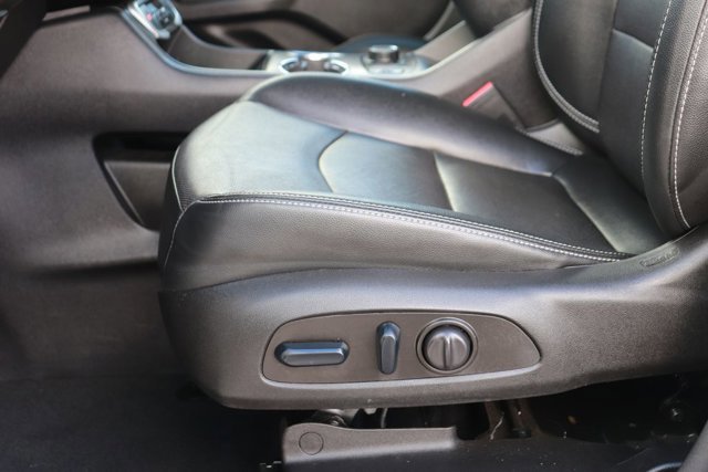 Used 2023 GMC Terrain SLT image 9