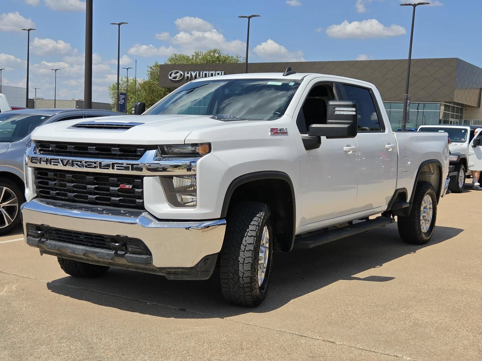 Used 2023 Chevrolet Silverado 2500 LT AWD/4WD image 2