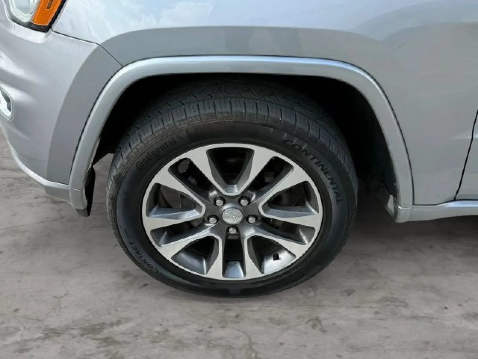 Used 2018 Jeep Grand Cherokee Overland AWD/4WD image 44