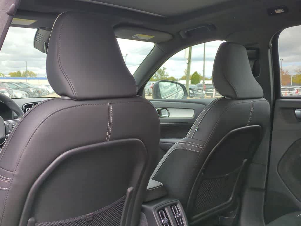 New 2026 Volvo XC40 B5 Ultra w/ Protection Package Premier AWD/4WD image 17
