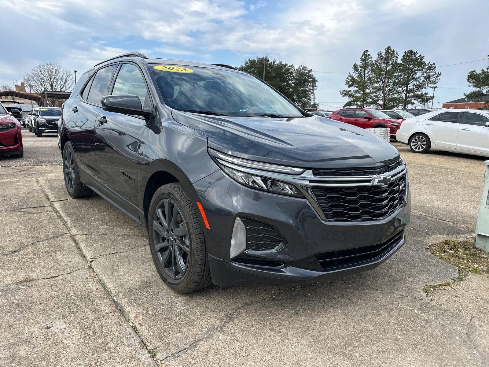 Used 2023 Chevrolet Equinox RS image 2