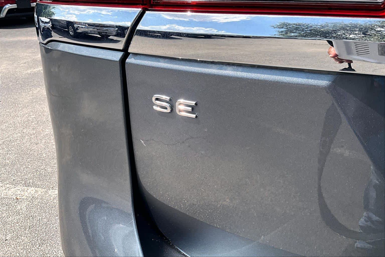 Used 2021 Volkswagen Atlas SE w/ Panoramic Sunroof Package FWD image 9