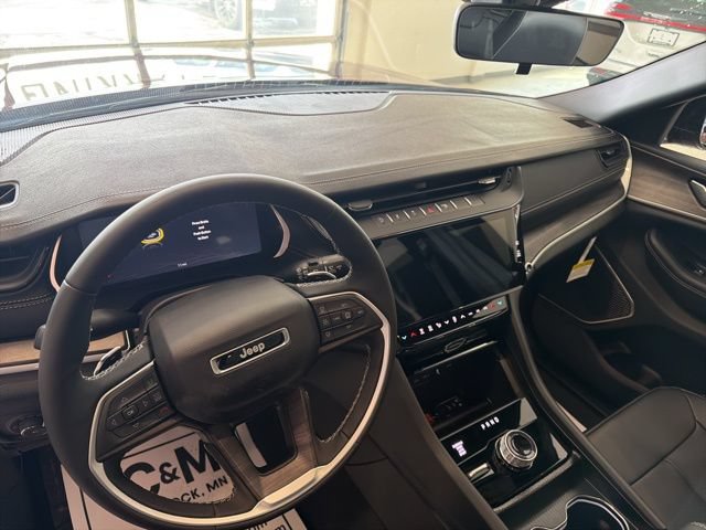 New 2026 Jeep Grand Cherokee L Limited w/ Limited Altitude Package AWD/4WD image 11