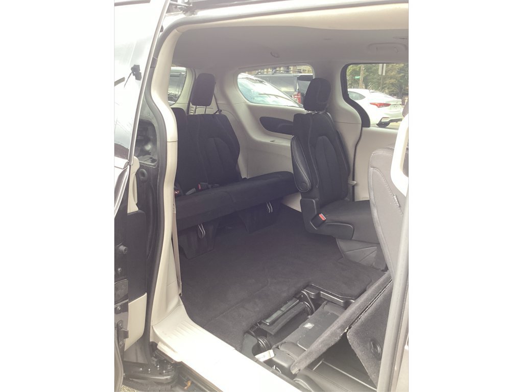 Used 2022 Chrysler Voyager LX FWD image 38