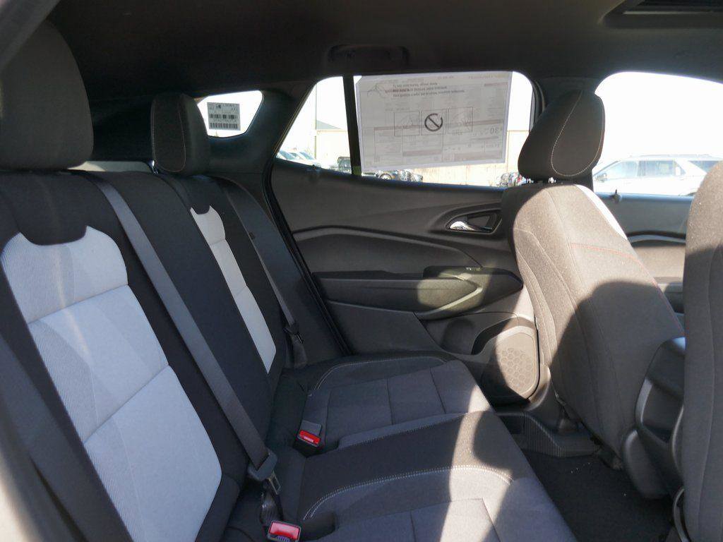 New 2026 Chevrolet Trax RS w/ Sunroof Package image 9