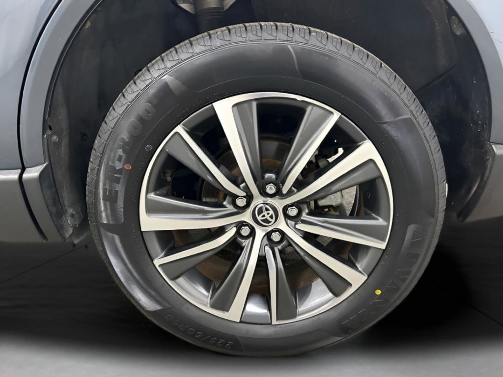 Used 2021 Toyota Venza LE AWD/4WD image 25