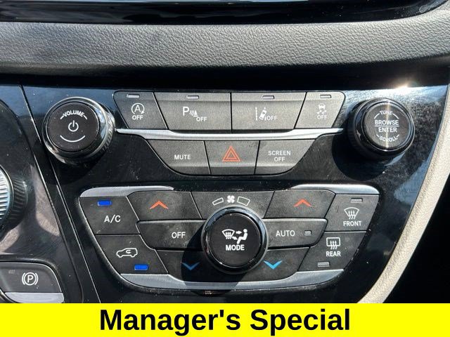 Used 2024 Chrysler Pacifica Touring-L FWD image 32