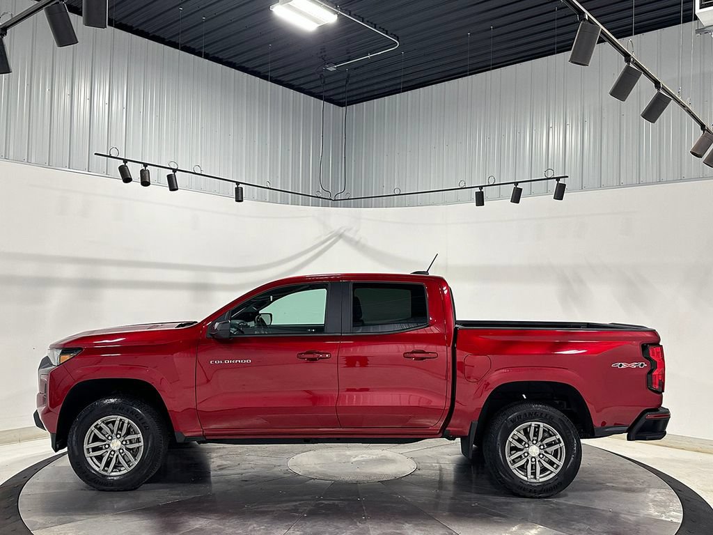 Used 2024 Chevrolet Colorado LT w/ LT Convenience Package AWD/4WD image 16
