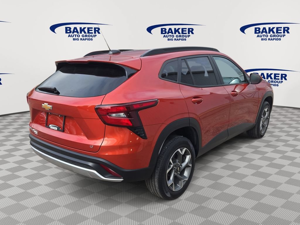 Used 2024 Chevrolet Trax LT w/ Driver Confidence Package FWD image 3