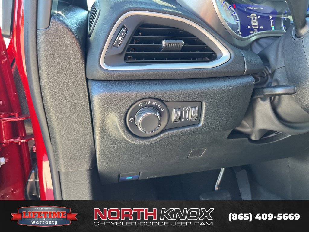 New 2026 Chrysler Voyager LX FWD image 7