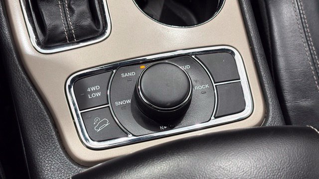 Used 2017 Jeep Grand Cherokee Limited AWD/4WD image 42